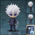 JUJUTSU KAISEN Satoru Gojo student version chibi action figure – 10 cm PVC anime figure with white hair, blue round sunglasses, dark uniform and interchangeable parts.